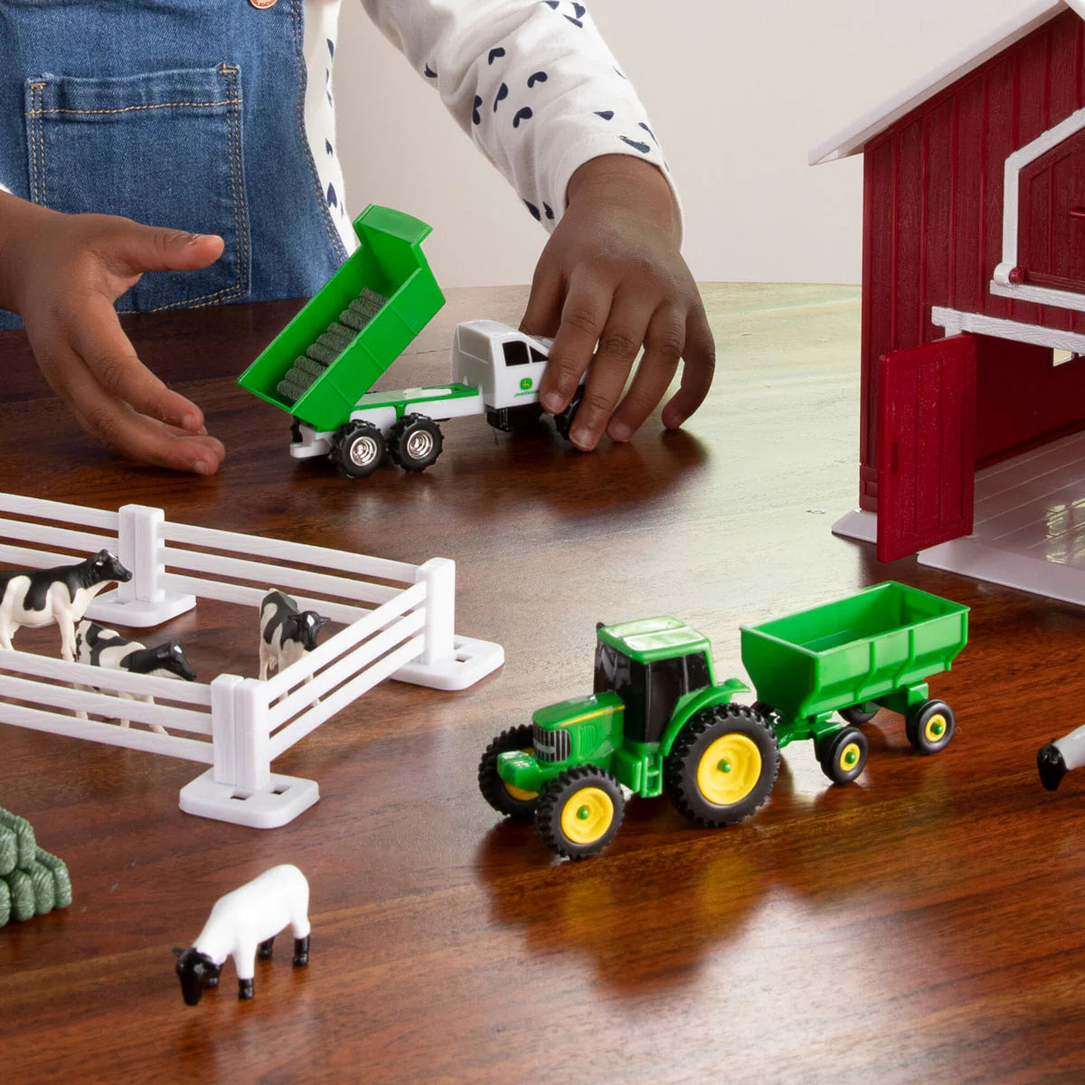 1:64 Farm Toy Play Set