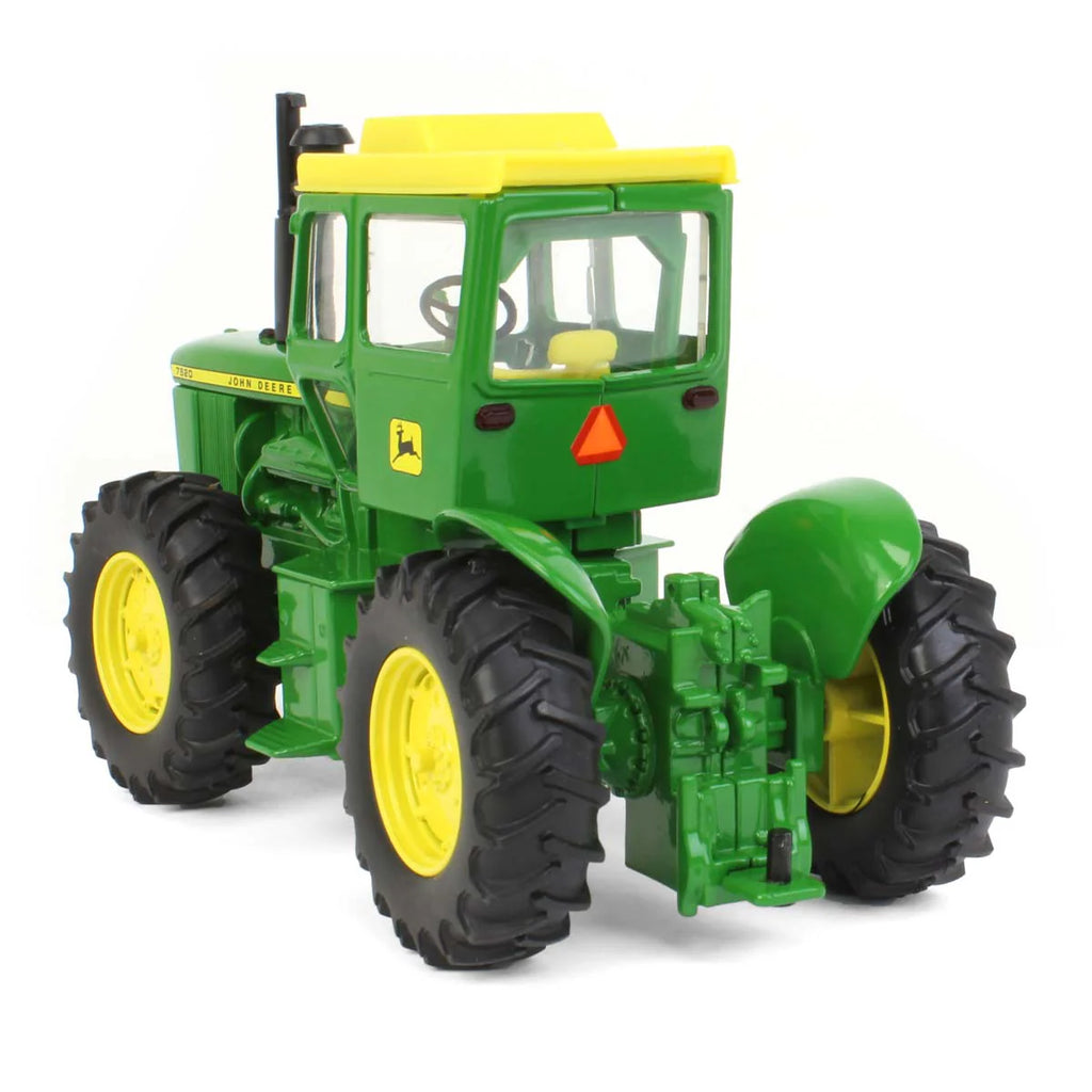 1:32 7520 4WD Tractor with Long Hood Stripe & Rear Fenders